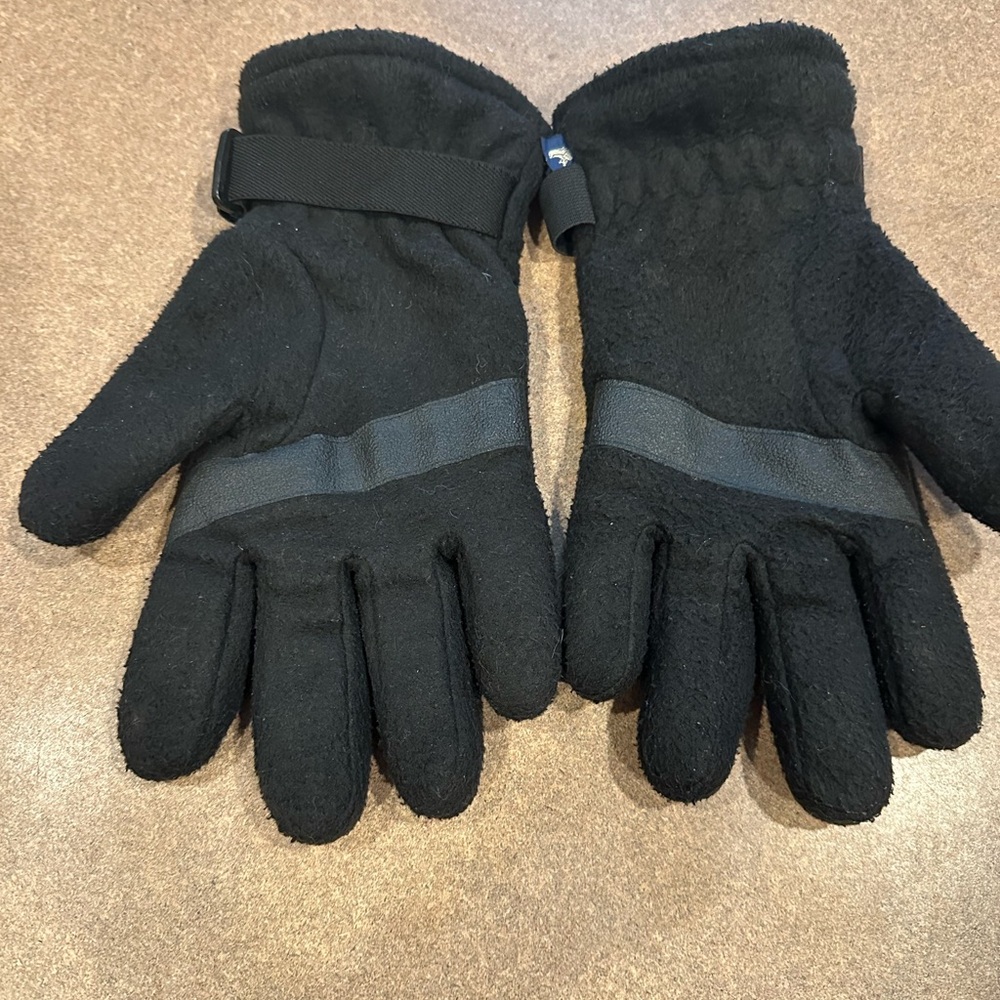 Black Winter Gloves- bass brand